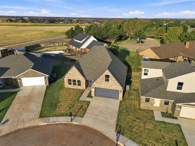 Photo 5 — 801 Chateau Court, Kingfisher, OK 73750