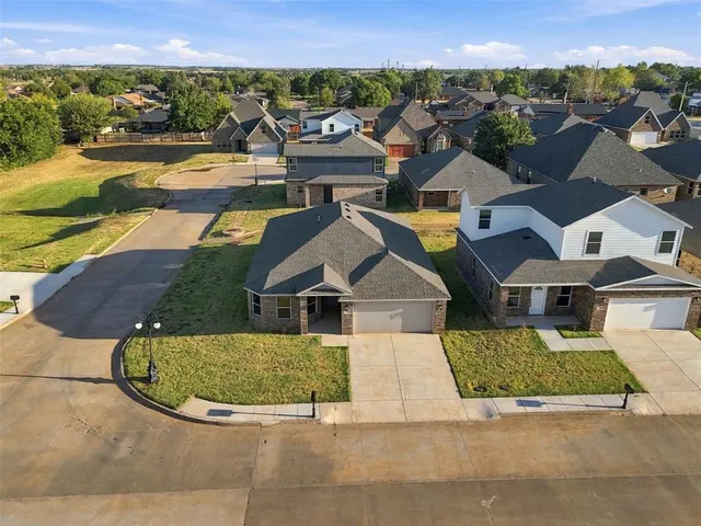 Photo 4 — 807 Chateau Court, Kingfisher, OK 73750
