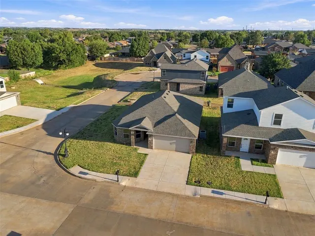 Photo 6 — 807 Chateau Court, Kingfisher, OK 73750