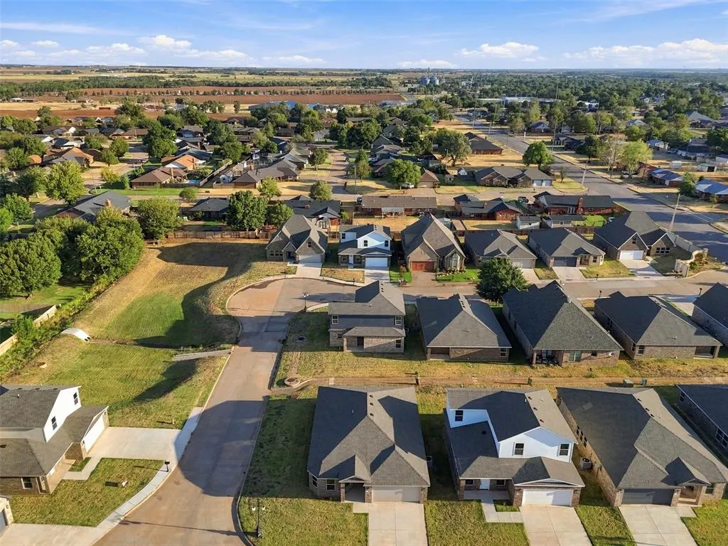 Photo 33 — 807 Chateau Court, Kingfisher, OK 73750