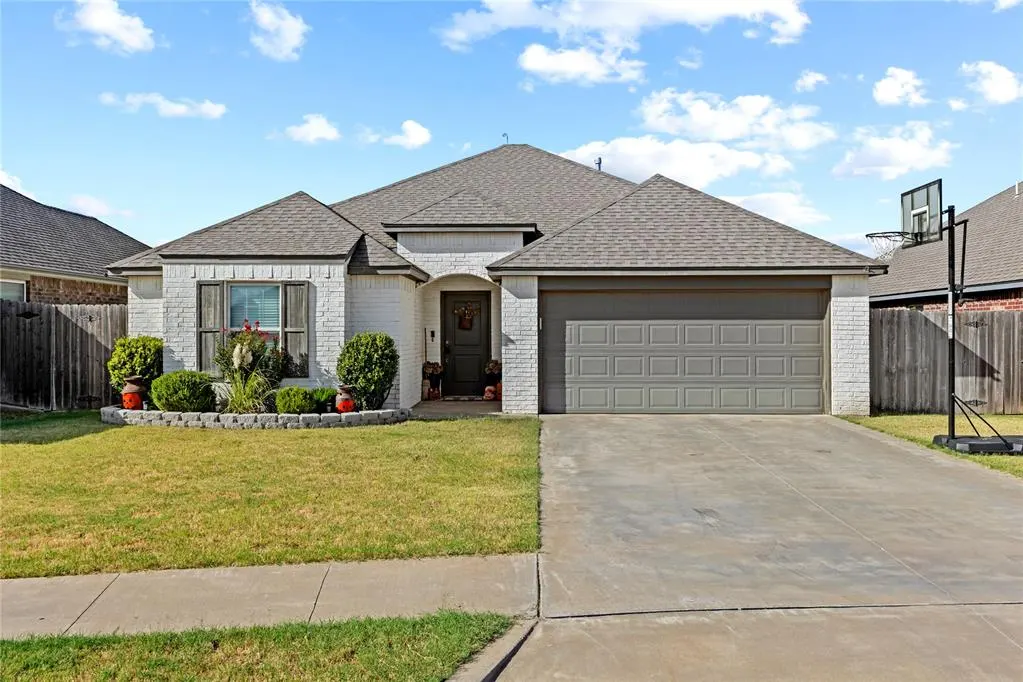 Front exterior — 2613 Hayride Drive, Weatherford, OK 73096