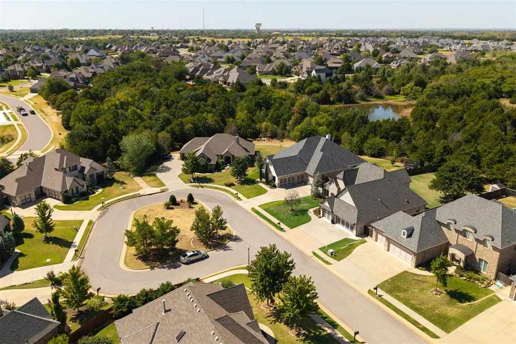 Photo 2 — 5317 Gateway Bridge Court, Edmond, OK 73034