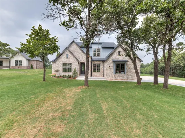 Front exterior — 13025 Stagecoach Trail, Arcadia, OK 73007