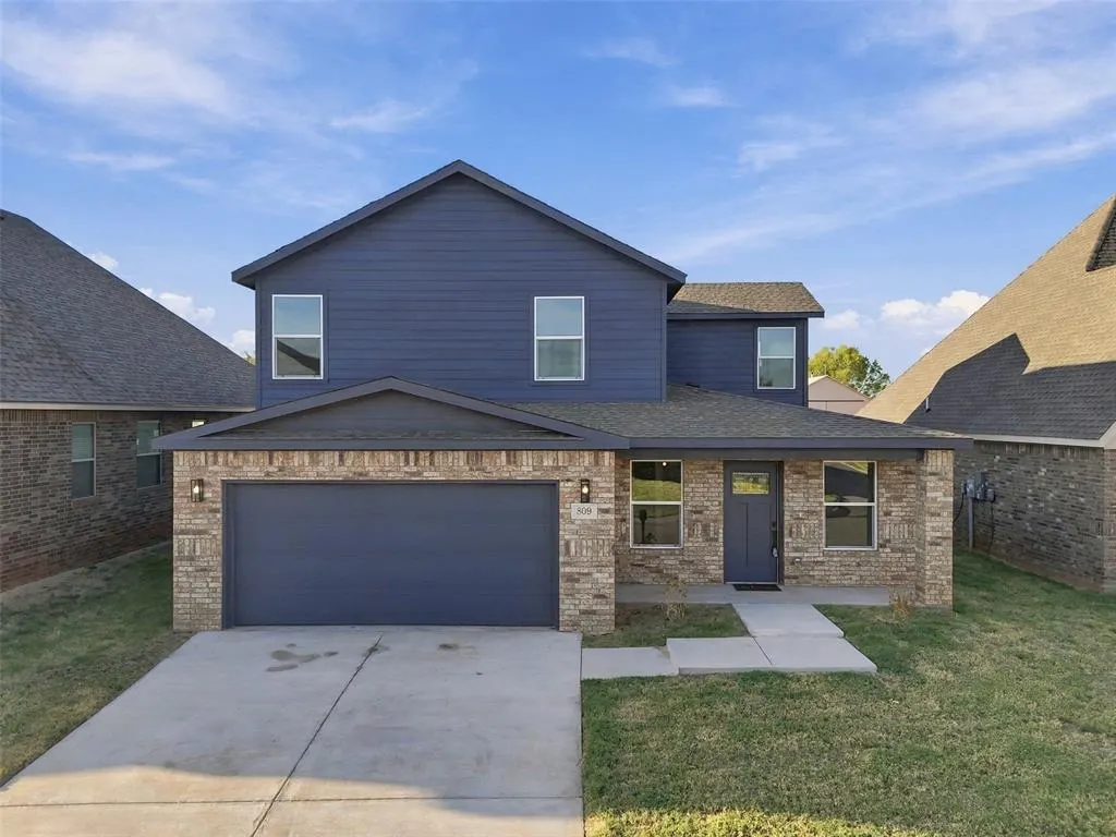Front exterior — 808 Chateau Court, Kingfisher, OK 73750