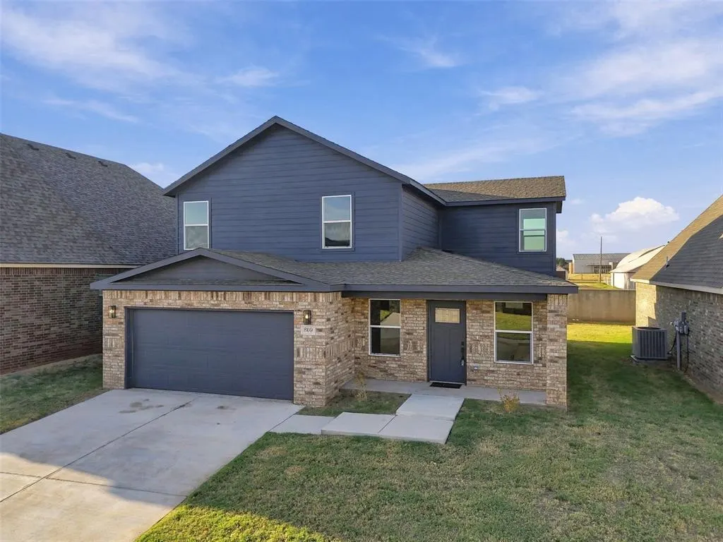 Photo 2 — 808 Chateau Court, Kingfisher, OK 73750