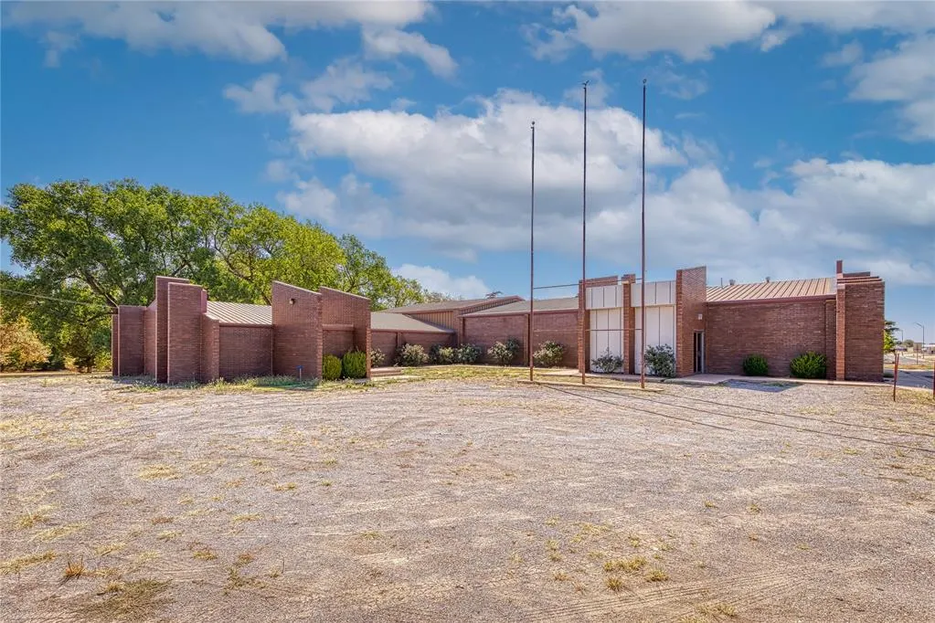 Front exterior — 1307 N Glenn English Street, Cordell, OK 73632