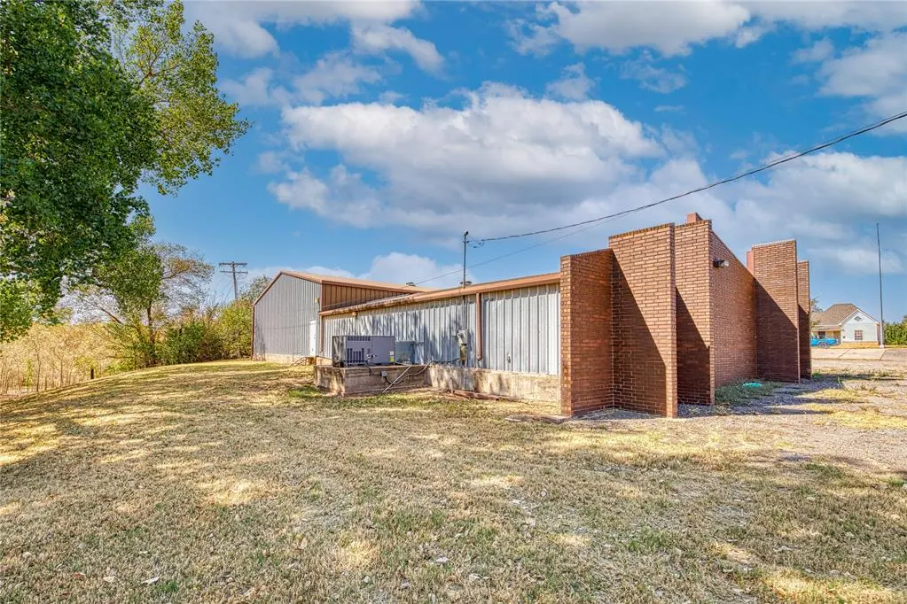 Photo 8 — 1307 N Glenn English Street, Cordell, OK 73632