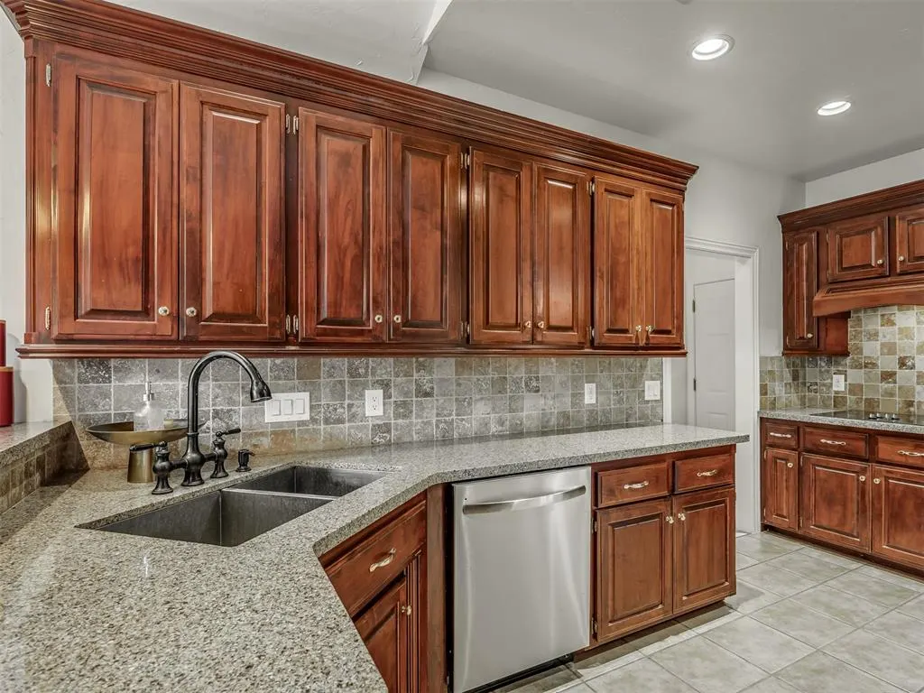 Photo 16 — 204 Ainsley Court, Edmond, OK 73034