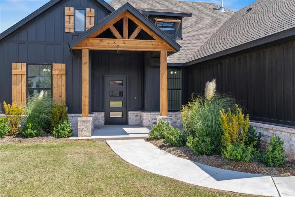 Photo 2 — 3308 Sagebrush Place, Yukon, OK 73099