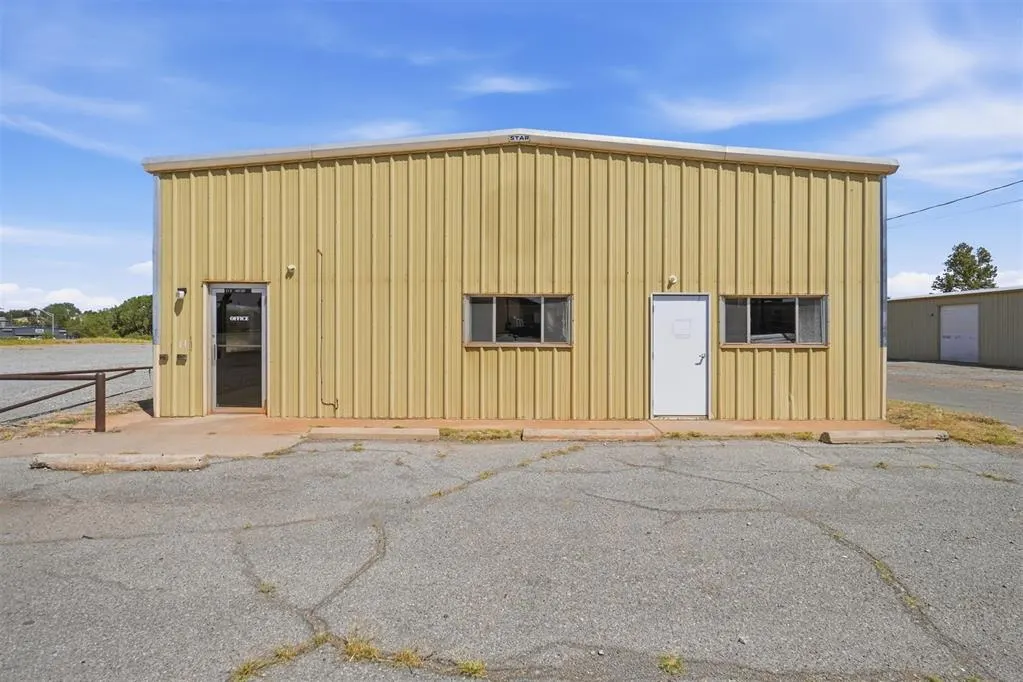 Photo 5 — 101 E 20th Street, Elk City, OK 73644