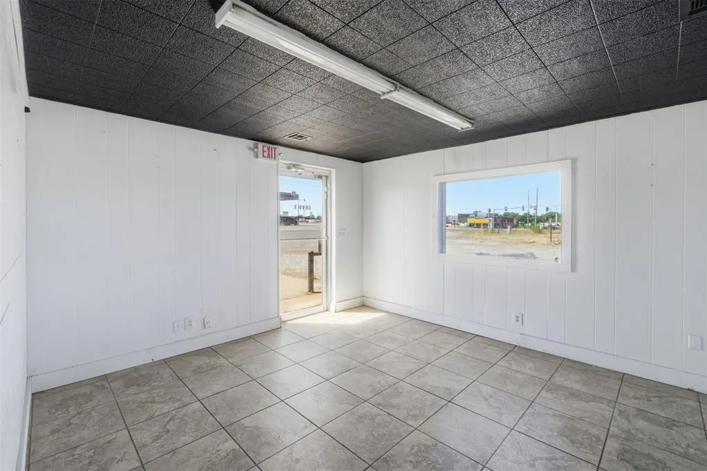 Photo 8 — 101 E 20th Street, Elk City, OK 73644