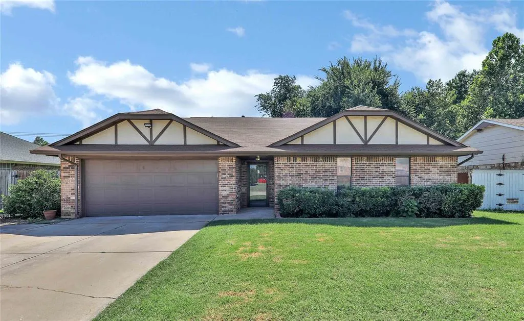 Front exterior — 512 Morgan Drive, Moore, OK 73160