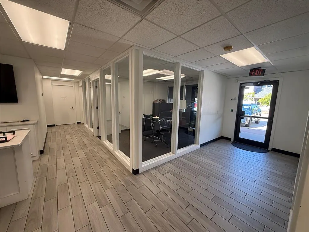 Photo 6 — 11217 N May Avenue, Oklahoma City, OK 73120