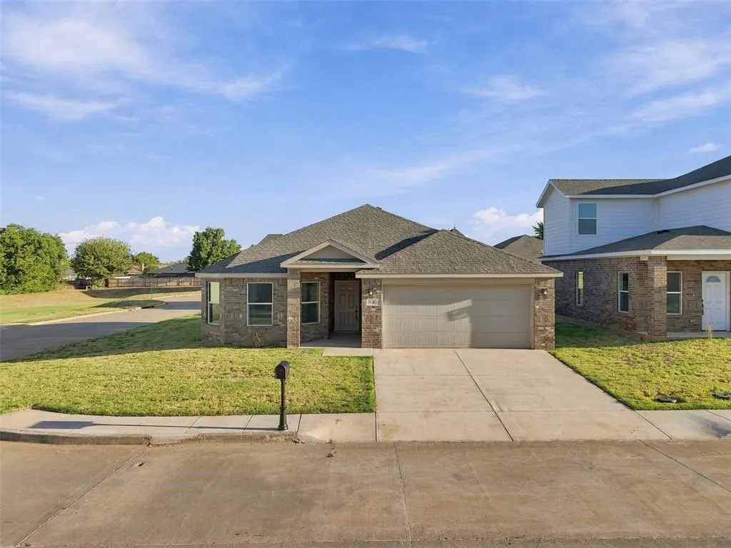 Photo 2 — 808 Venice Court, Kingfisher, OK 73750