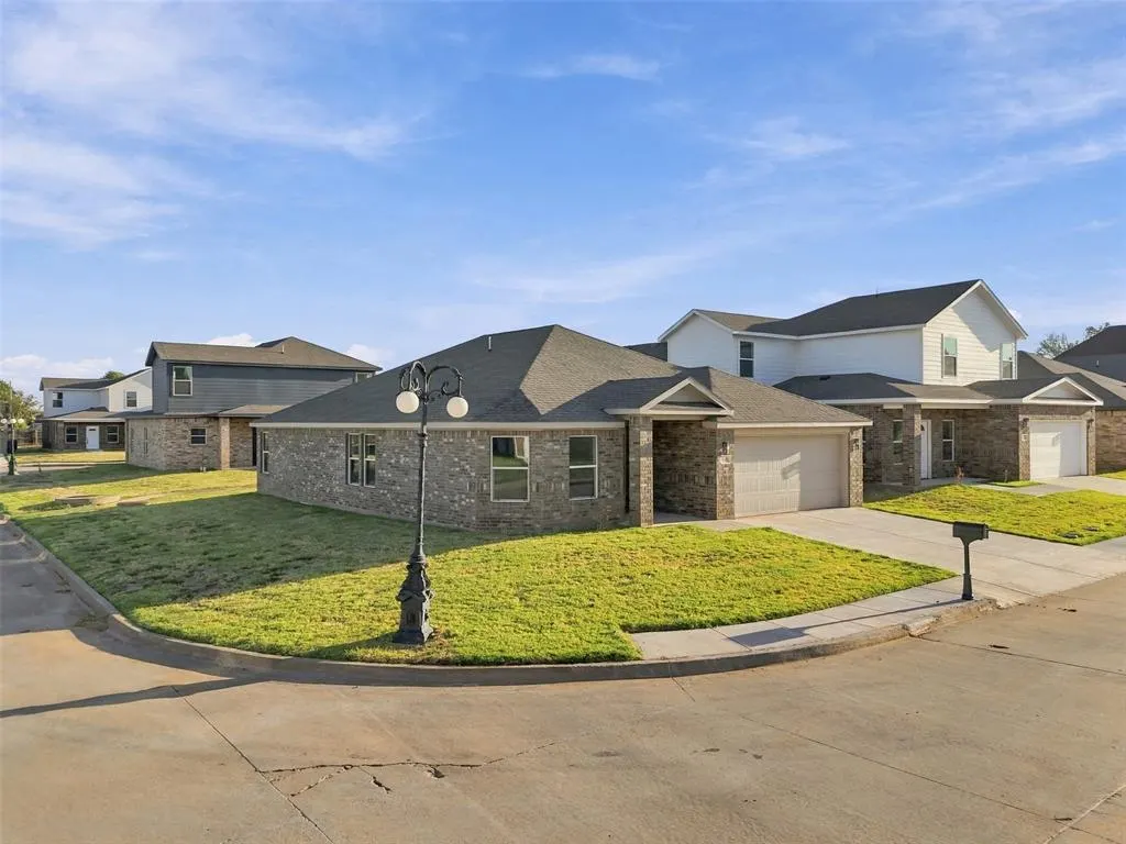 Photo 3 — 808 Venice Court, Kingfisher, OK 73750