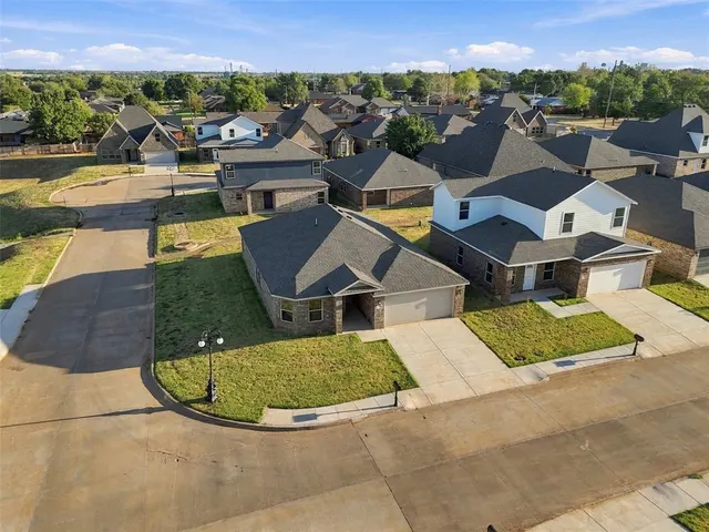 Photo 5 — 808 Venice Court, Kingfisher, OK 73750