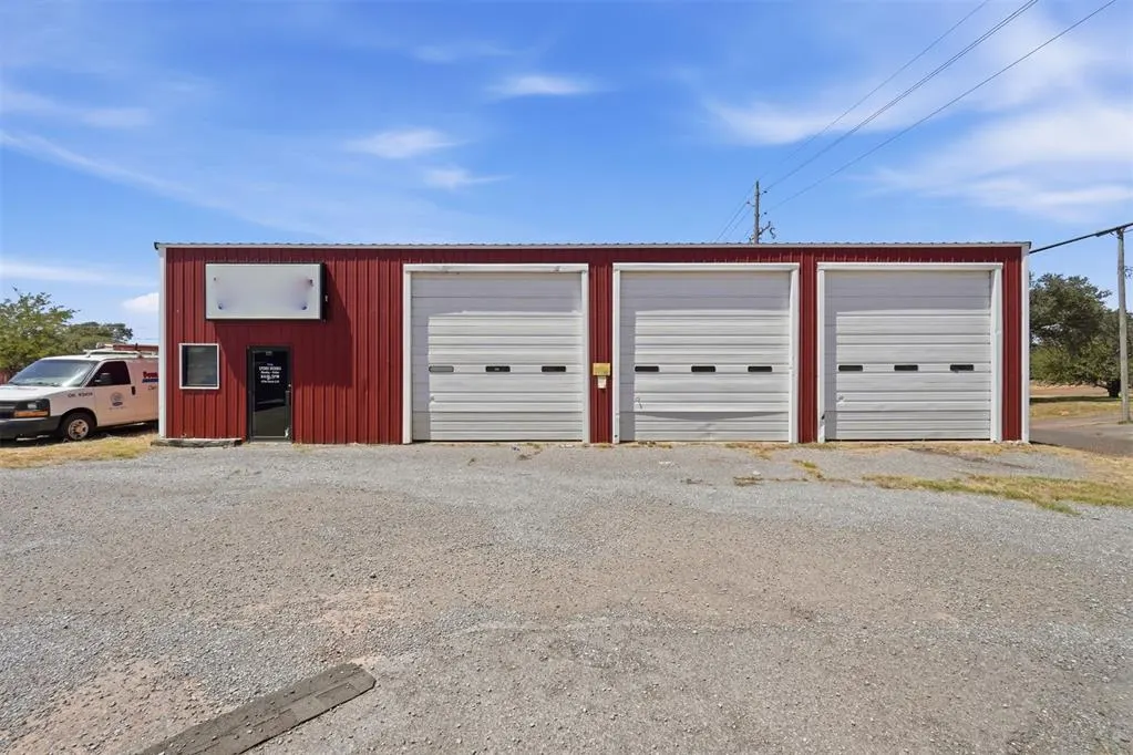 Photo 5 — 317 N Van Buren Avenue, Elk City, OK 73644