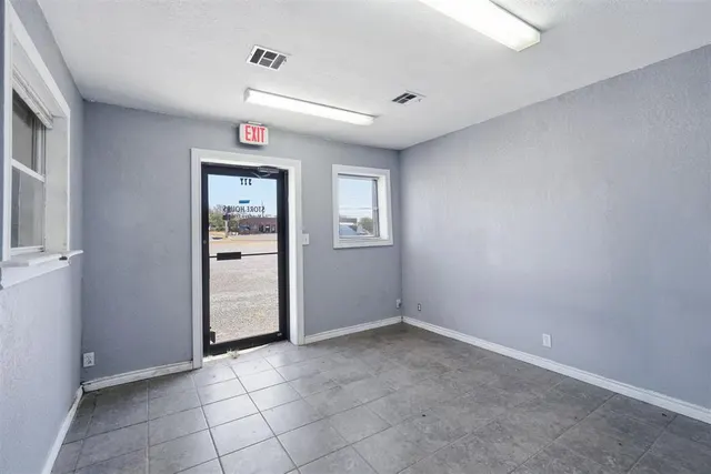 Photo 7 — 317 N Van Buren Avenue, Elk City, OK 73644