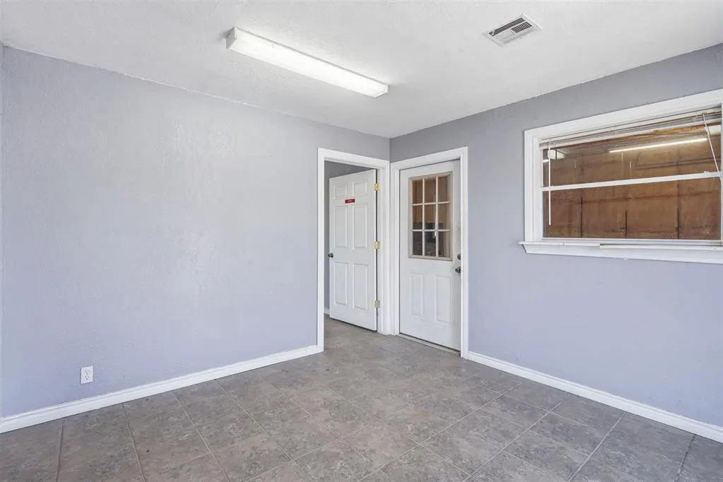 Photo 8 — 317 N Van Buren Avenue, Elk City, OK 73644