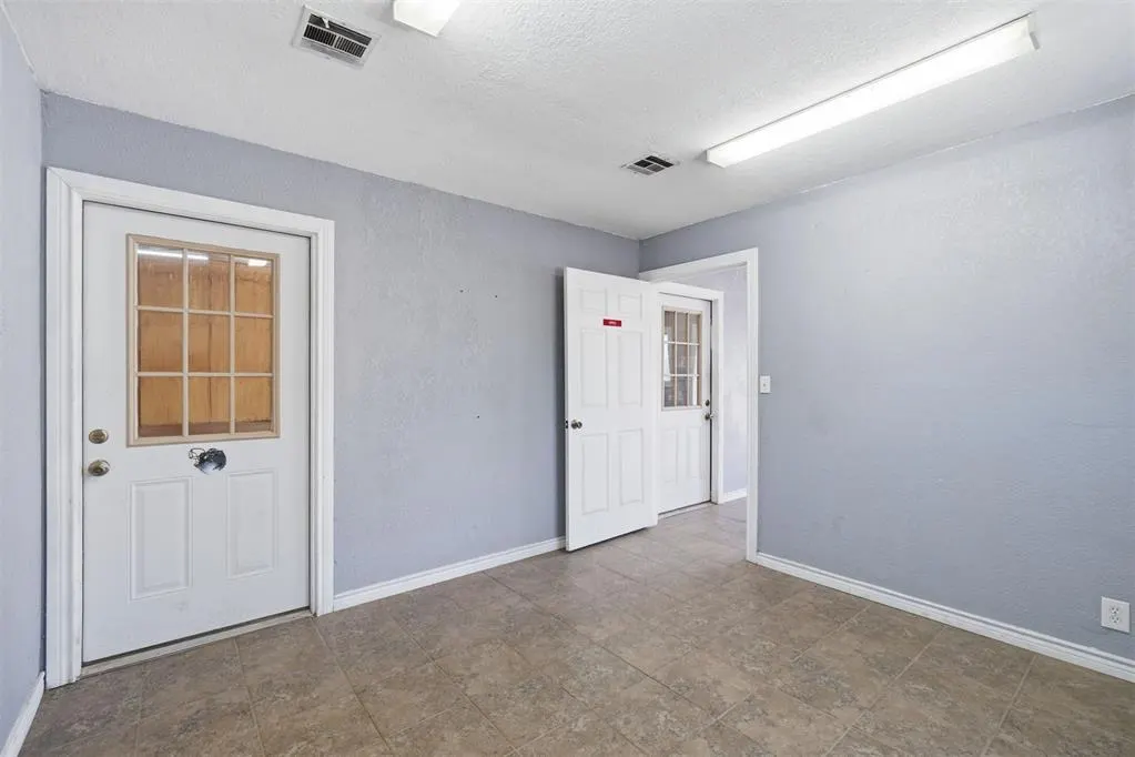 Photo 9 — 317 N Van Buren Avenue, Elk City, OK 73644