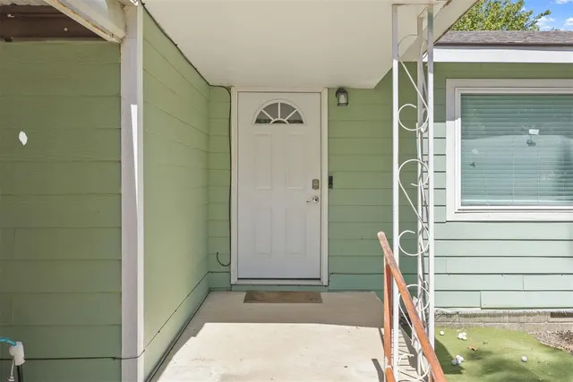 Photo 2 — 302 W E Street, Elmore City, OK 73433