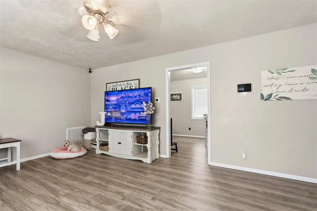 Photo 5 — 302 W E Street, Elmore City, OK 73433