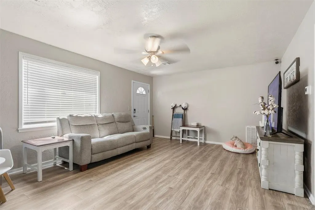 Photo 6 — 302 W E Street, Elmore City, OK 73433