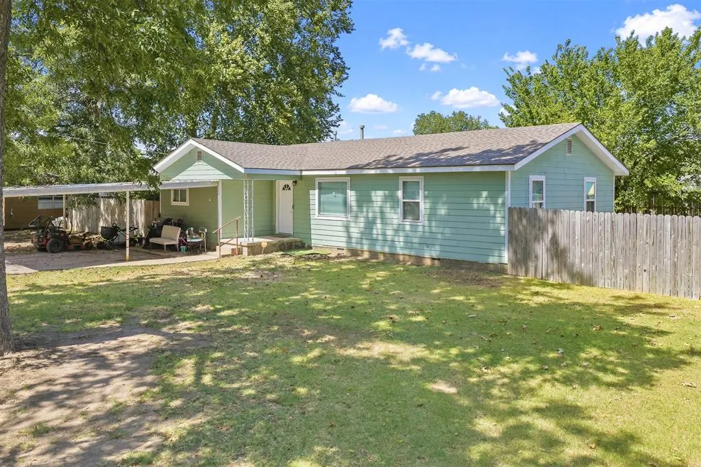 Photo 21 — 302 W E Street, Elmore City, OK 73433