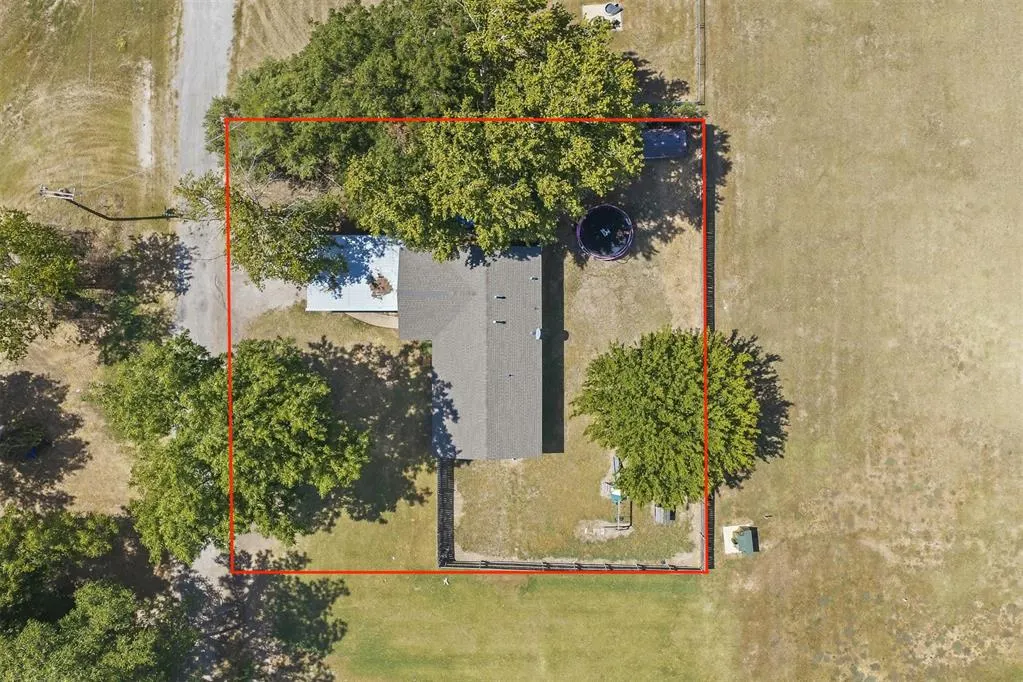 Photo 25 — 302 W E Street, Elmore City, OK 73433
