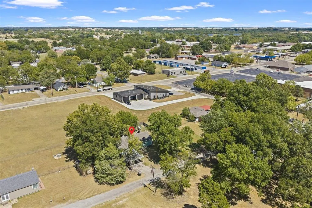 Photo 26 — 302 W E Street, Elmore City, OK 73433