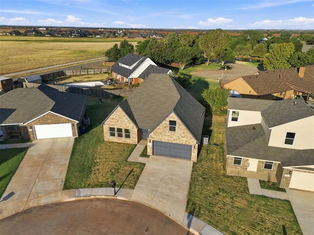 Photo 5 — 811 Venice Court, Kingfisher, OK 73750