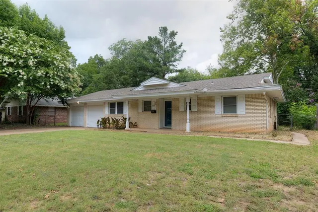 Photo 2 — 1701 Beverly Hills Street, Norman, OK 73072