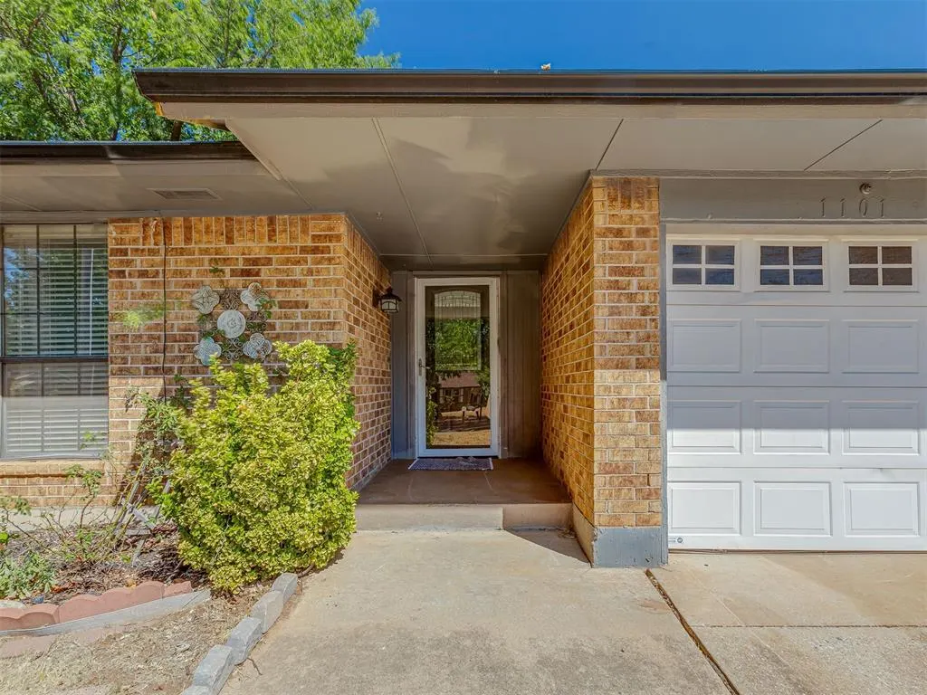 Photo 2 — 1101 Lapwing Road, Edmond, OK 73003