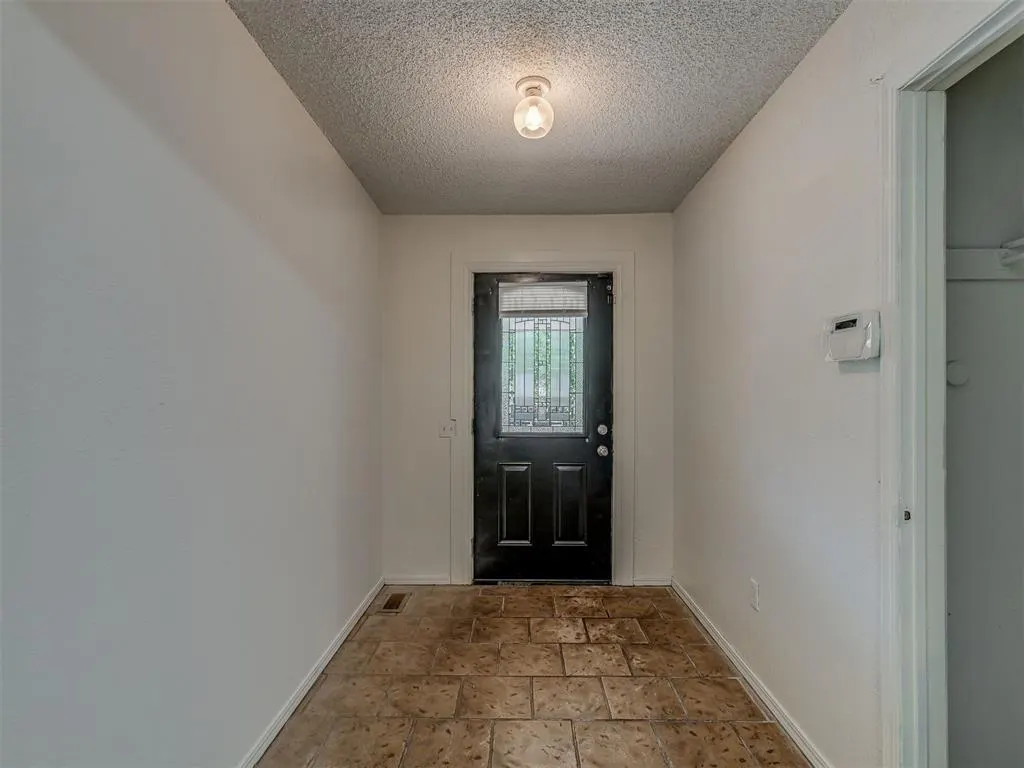 Photo 3 — 1101 Lapwing Road, Edmond, OK 73003
