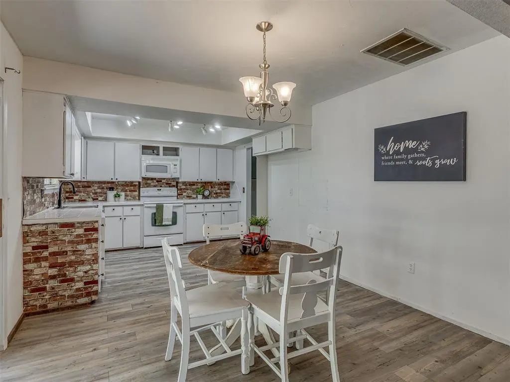 Photo 11 — 1101 Lapwing Road, Edmond, OK 73003