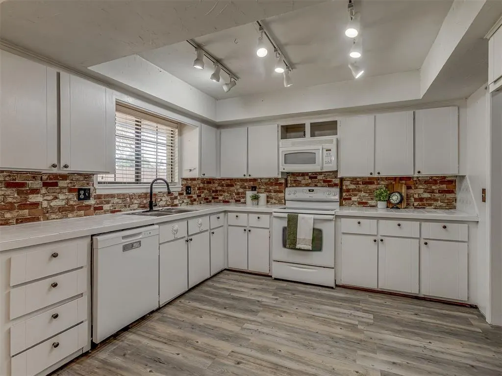 Photo 12 — 1101 Lapwing Road, Edmond, OK 73003