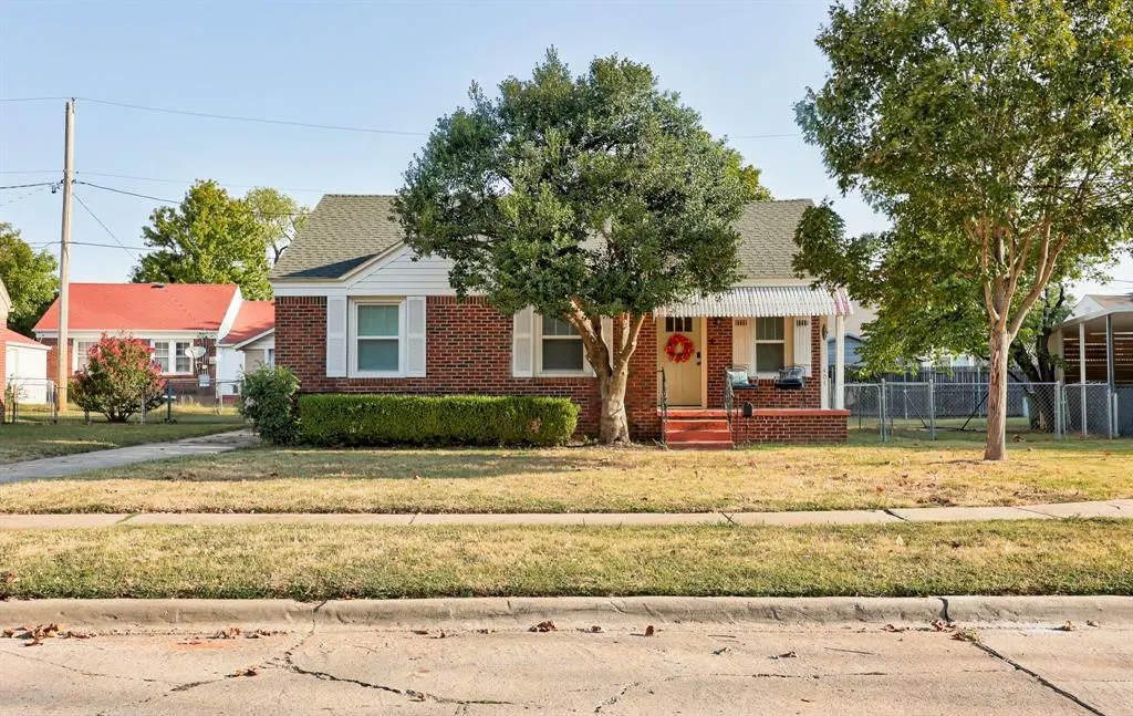 Front exterior — 407 E 7th Street, Edmond, OK 73034