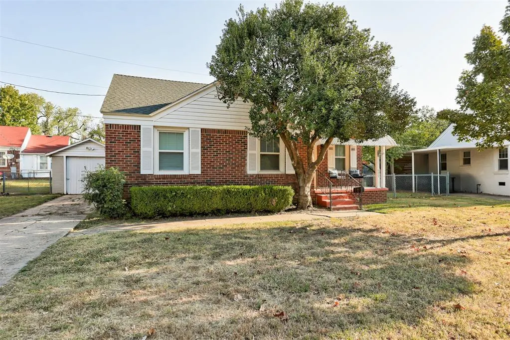 Photo 3 — 407 E 7th Street, Edmond, OK 73034