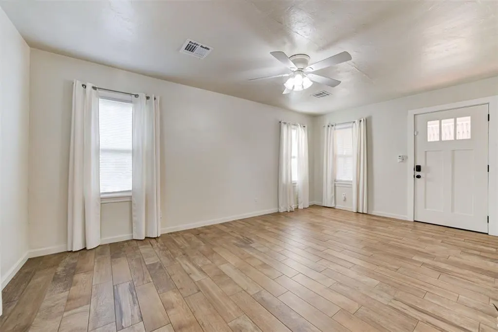Photo 8 — 407 E 7th Street, Edmond, OK 73034
