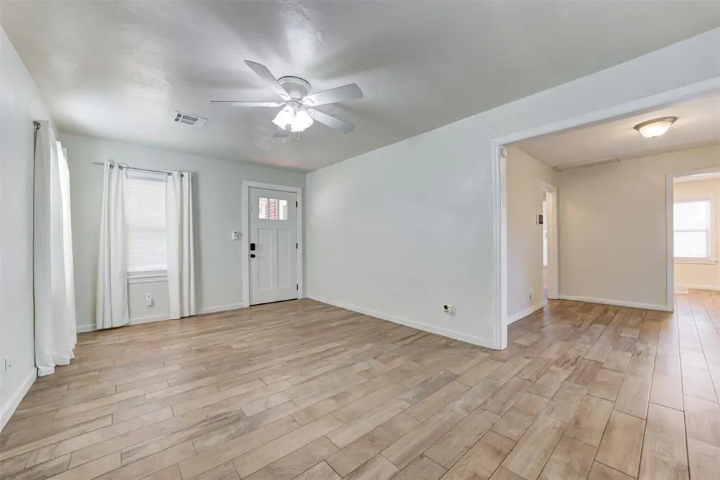 Photo 9 — 407 E 7th Street, Edmond, OK 73034