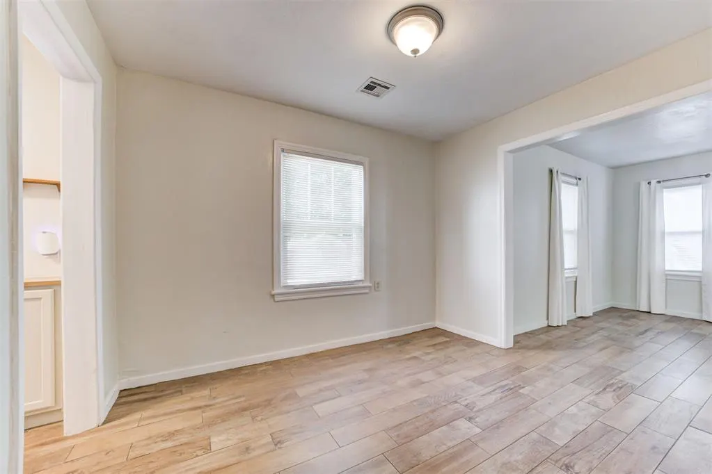 Photo 11 — 407 E 7th Street, Edmond, OK 73034