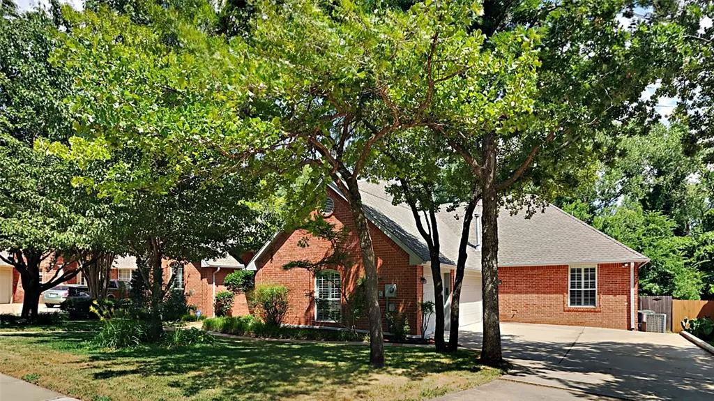 Photo 2 — 741 Fox Bend Trail, Edmond, OK 73034
