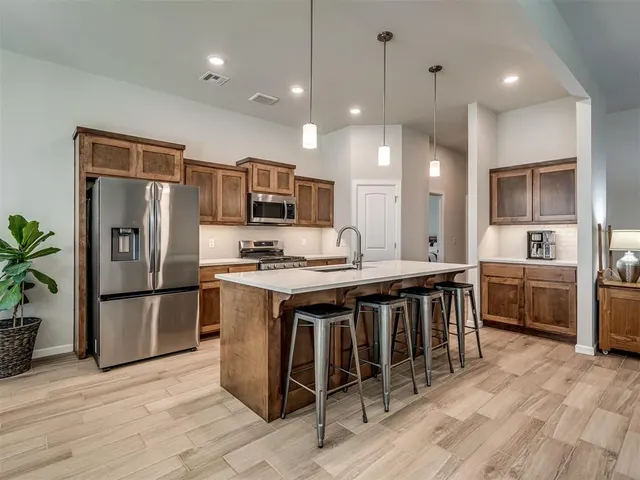 Photo 2 — 18204 Austin Court, Edmond, OK 73012