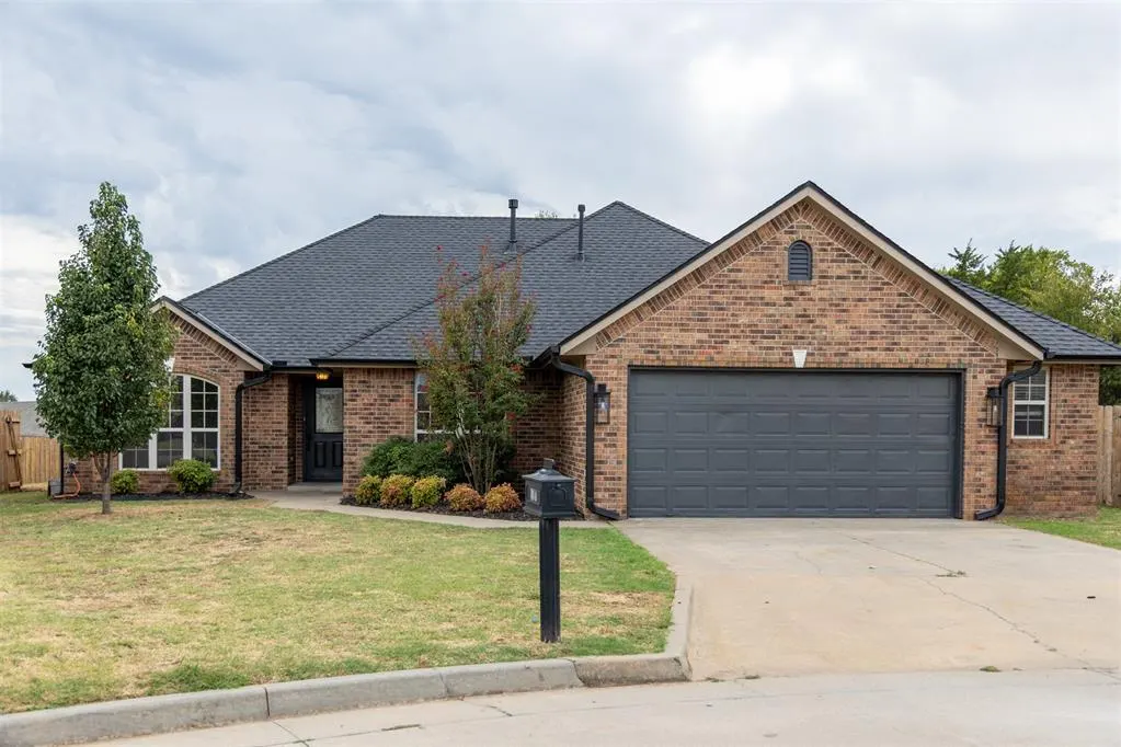 Front exterior — 2505 Sutton Court, Shawnee, OK 74804