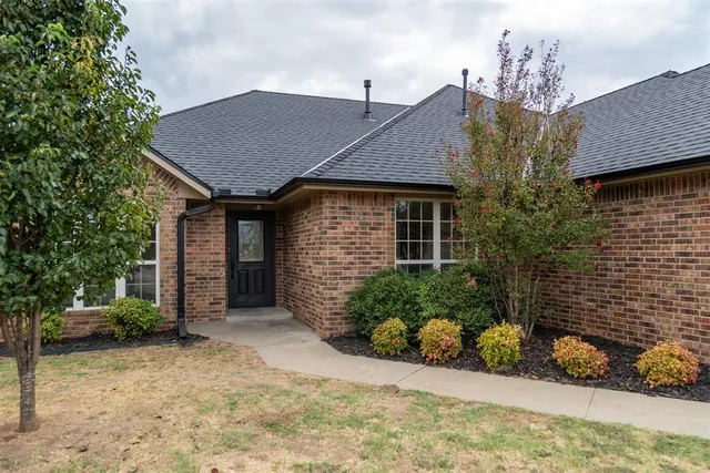 Photo 2 — 2505 Sutton Court, Shawnee, OK 74804