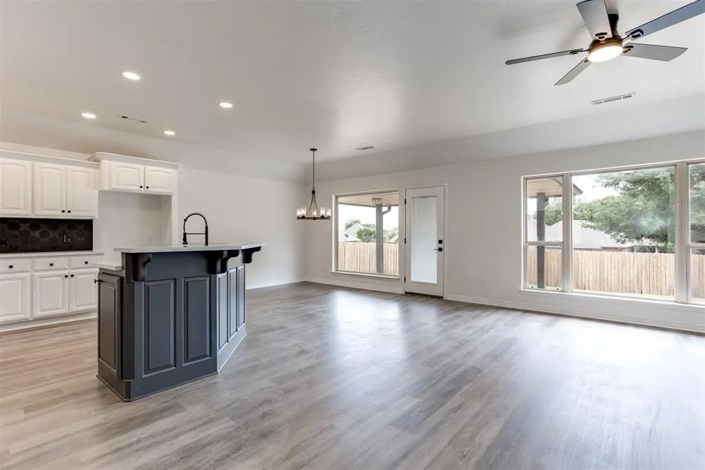 Photo 3 — 2505 Sutton Court, Shawnee, OK 74804