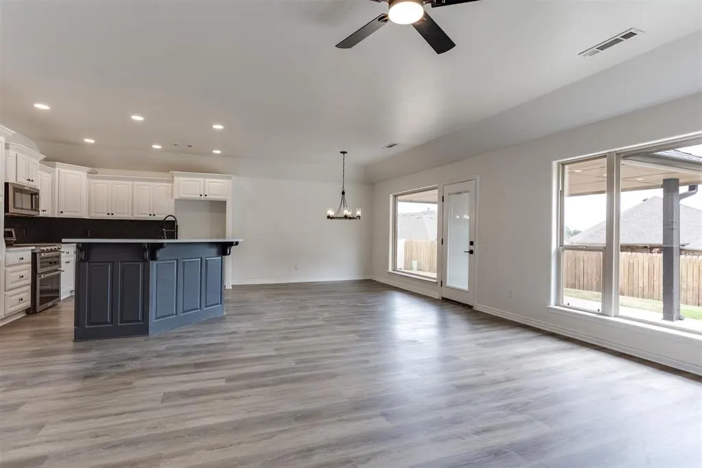 Photo 4 — 2505 Sutton Court, Shawnee, OK 74804