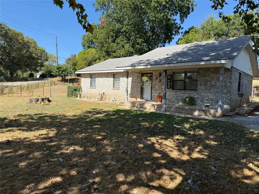 Front exterior — 327 S McClure Avenue, Pauls Valley, OK 73075