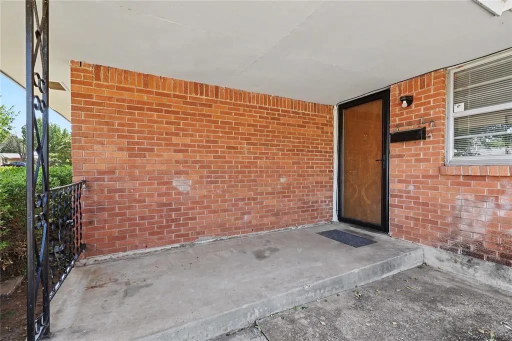 Photo 3 — 644 W Main Street, Moore, OK 73160