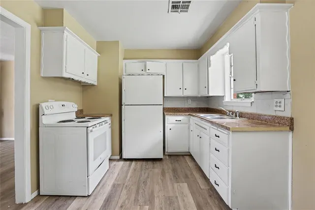 Photo 4 — 644 W Main Street, Moore, OK 73160